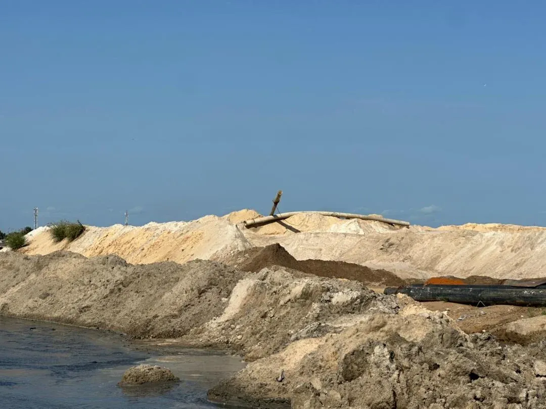 Stock de sable extrait dans la carrière de Groupe Ivoire Inter